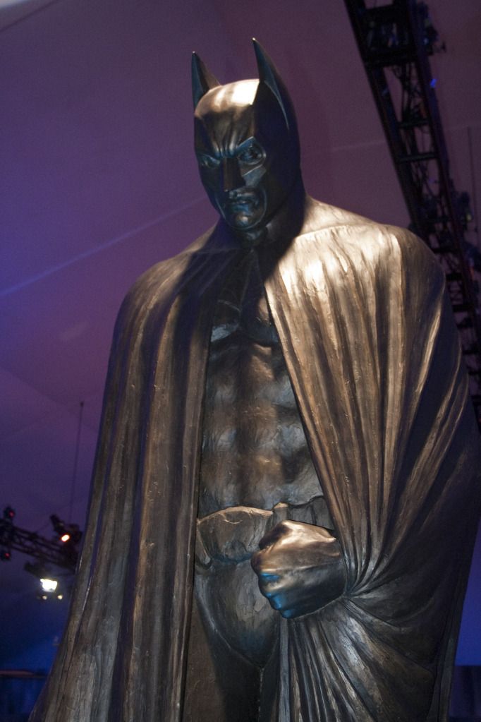 the dark knight rises memorial statue